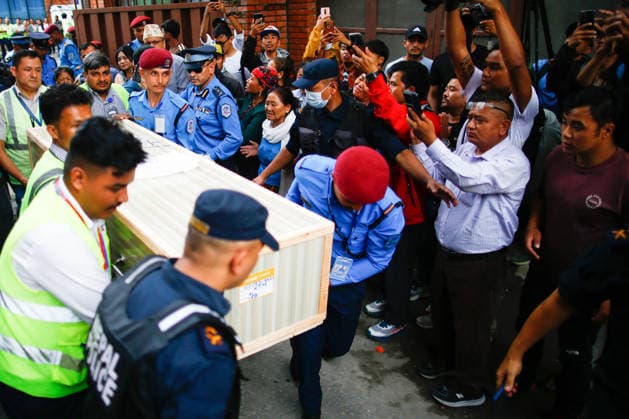 Nepal Avalanche Body Arrives in Kathmandu, Nepal - 06 Aug 2026 Security personnel carry the coffin containing the body of renowned Nepali mountaineer Pur Bahadur Gurung (Yukta) at Tribhuvan International Airport. Vice President of the Nepal Mountaineering Association, Gandaki Province, was among the climbers killed in an avalanche on Broad Peak in Pakistan and was the first victim to be recovered from the avalanche site. Kathmandu Nepal Copyright: xSkandaxGautamx xSOPAxImagesx _58W9759