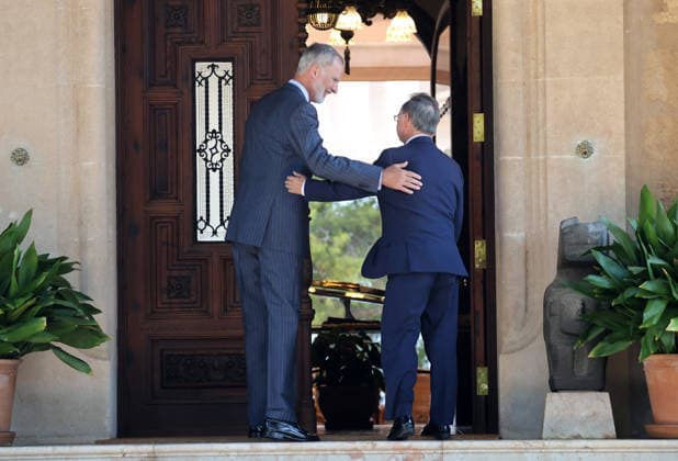 The King grants an audience to Juan Jesús Vivas Lara, president of the Autonomous City of Ceuta King VI alongside Juan Jesús Vivas Lara, president of the Autonomous City of Ceuta, at the Marivent Palace on August 6, 2026, in Palma de Mallorca, Balearic Islands, Spain King Felipe VI receives the President of Ceuta, Juan Jesús Vivas, at the Marivent Palace in Palma, to discuss the crisis triggered by the arrival of more than 70,000 migrants from Morocco in the autonomous city. AUGUST 6, 2026, Palma, Mallorca, Spain  Copyright: xRaulxTerrelx 7704032