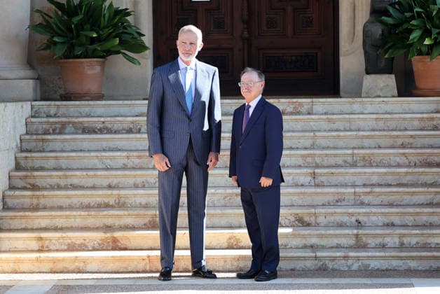 The King grants an audience to Juan Jesús Vivas Lara, president of the Autonomous City of Ceuta King VI alongside Juan Jesús Vivas Lara, president of the Autonomous City of Ceuta, at the Marivent Palace on August 6, 2026, in Palma de Mallorca, Balearic Islands, Spain King Felipe VI receives the President of Ceuta, Juan Jesús Vivas, at the Marivent Palace in Palma, to discuss the crisis triggered by the arrival of more than 70,000 migrants from Morocco in the autonomous city. AUGUST 6, 2026, Palma, Mallorca, Spain  Copyright: xRaulxTerrelx 7704039