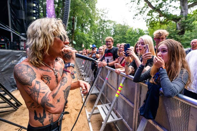 Palaye Royale live at SmukFest 2026 Skanderborg, Denmark. 06th, August 2026. The American rock band Palaye Royale performs a live concert during the Danish music festival SmukFest 2026 in Skanderborg. Here vocalist Remington Leith is among the festival goers. Denmark, Skanderborg  Copyright: xGonzalesxPhoto RolfxMeldgaardx