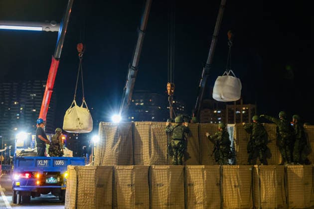 Han Kuang Military Exercise in Taiwan NEW TAIPEI, TAIWAN - AUGUST 6: Taiwanese soldiers set up obstacles on the Danjiang (Tamkang) Bridge to simulate stopping Chinese forces from approaching, during an obstacle emplacement operation as part of the Han-Kuang military exercise, in New Taipei City, Taiwan on August 6, 2026. The 10-days long Han-Kuang exercise with unscripted training sessions test the island s defense capabilities in the event of a possible invasion by China, as Beijing has significantly increased its military activities around the Taiwan Strait and the South China Sea. Daniel Ceng Anadolu New Taipei Taiwan. Editorial use only. Please get in touch for any other usage.  Copyright: x2026xAnadoluxDanielxCengx