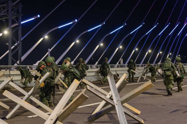 Han Kuang Military Exercise in Taiwan NEW TAIPEI, TAIWAN - AUGUST 6: Taiwanese soldiers set up anti-tank obstacles on the Danjiang (Tamkang) Bridge to simulate stopping Chinese forces from approaching, during an obstacle emplacement operation as part of the Han-Kuang military exercise, in New Taipei City, Taiwan on August 6, 2026. The 10-days long Han-Kuang exercise with unscripted training sessions test the island s defense capabilities in the event of a possible invasion by China, as Beijing has significantly increased its military activities around the Taiwan Strait and the South China Sea. Daniel Ceng Anadolu New Taipei Taiwan. Editorial use only. Please get in touch for any other usage.  Copyright: x2026xAnadoluxDanielxCengx