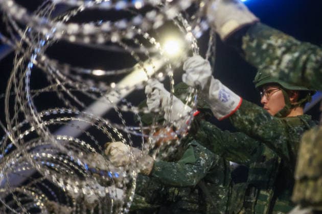 Han Kuang Military Exercise in Taiwan NEW TAIPEI, TAIWAN - AUGUST 6: Taiwanese soldiers set up barbed wires on the Danjiang (Tamkang) Bridge to simulate stopping Chinese forces from approaching, during an obstacle emplacement operation as part of the Han-Kuang military exercise, in New Taipei City, Taiwan on August 6, 2026. The 10-days long Han-Kuang exercise with unscripted training sessions test the island s defense capabilities in the event of a possible invasion by China, as Beijing has significantly increased its military activities around the Taiwan Strait and the South China Sea. Daniel Ceng Anadolu New Taipei Taiwan. Editorial use only. Please get in touch for any other usage.  Copyright: x2026xAnadoluxDanielxCengx