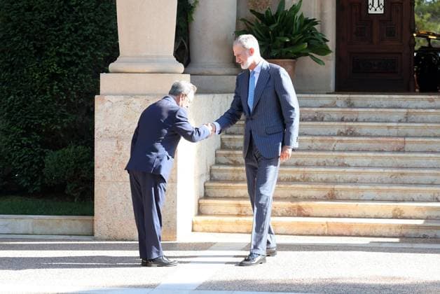 The King grants an audience to Juan Jesús Vivas Lara, President of the Autonomous City of Ceuta King VI with Juan Jesús Vivas Lara, President of the Autonomous City of Ceuta, at Marivent Palace, on 6 August 2026, in Palma de Mallorca (Balearic Islands, Spain). King Felipe VI receives the President of Ceuta, Juan Jesús Vivas, at the Marivent Palace in Palma to discuss the crisis triggered by the arrival of more than 70,000 migrants from Morocco in the autonomous city. ********** 6 AUGUST 2026 Raúl Terrel Europa Press 08 06 2026. 06 Aug 2026 Pictured: King VI with Juan Jesús Vivas Lara, President of the Autonomous City of Ceuta, at Marivent Palace, on 6 August 2026, in Palma de Mallorca (Balearic Islands, Spain). King Felipe VI receiv  Copyright: xThexMegaxAgencyxEuropaxPressx xMEGAx
