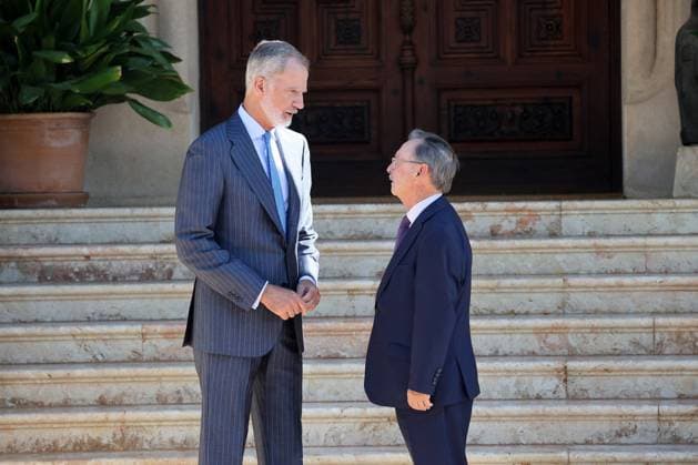 The King grants an audience to Juan Jesús Vivas Lara, President of the Autonomous City of Ceuta King VI with Juan Jesús Vivas Lara, President of the Autonomous City of Ceuta, at Marivent Palace, on 6 August 2026, in Palma de Mallorca (Balearic Islands, Spain). King Felipe VI receives the President of Ceuta, Juan Jesús Vivas, at the Marivent Palace in Palma to discuss the crisis triggered by the arrival of more than 70,000 migrants from Morocco in the autonomous city. ********** 6 AUGUST 2026 Raúl Terrel Europa Press 08 06 2026. 06 Aug 2026 Pictured: King VI with Juan Jesús Vivas Lara, President of the Autonomous City of Ceuta, at Marivent Palace, on 6 August 2026, in Palma de Mallorca (Balearic Islands, Spain). King Felipe VI receiv  Copyright: xThexMegaxAgencyxEuropaxPressx xMEGAx