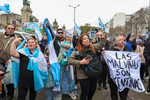 August 6, 2026, Buenos Aires, Buenos Aires, Argentina: Protesters are demonstrating outside the National Congress (Buenos Aires) against the Private Property Inviolability Bill currently being debated in the Senate. The bill includes faster evictions, stricter limits on expropriations, changes to rural land ownership rules, and modifications to environmental regulations. Demonstrators argue that it threatens land rights, environmental protections, and national sovereignty. Buenos Aires Argentina - ZUMAa188 20260806_zip_a188_016 Copyright: xPaulaxAcunzox
