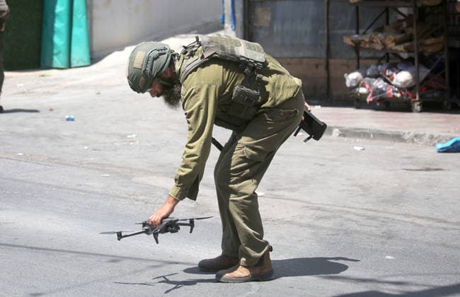 August 6, 2026, Nablus, Palestine: An Israeli soldier holds a drone, during a military operation in neighborhoods of the Askar refugee camp east of Nablus in the West Bank. The raid is part of a broader military campaign targeting refugee camps in the West Bank. The Israeli government has threatened to occupy refugee camps, in areas under the control of Palestinian President Mahmoud Abbas. Nablus Palestine - ZUMAs197 20260806_aaa_s197_106 Copyright: xNasserxishatyehx