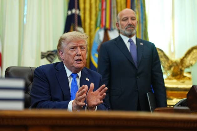 August 6, 2026, Washington, District Of Columbia, USA: United States President Donald J Trump participates in the signing of Executive Orders concerning silicon chips and birthright citizenship in the Oval Office of the White House in Washington, DC, USA, on Thursday, August 6, 2026 Washington USA - ZUMAs152 20260806_faa_s152_004 Copyright: xAaronxSchwartzx-xPoolxviaxCNPx