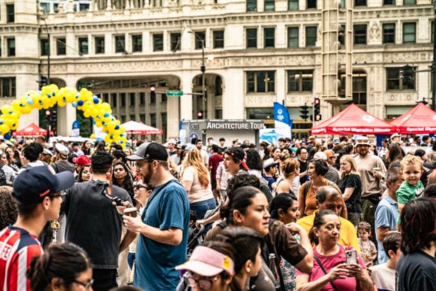 August 6, 2026, Chicago, Illinois, USA: 2026 Chicago Ducky Derby to benefit Special Olimpics. More than 90,000 rubber ducks were dumped into the Chicago River and later collected by the volunteers. Chicago USA - ZUMAk205 20260806_zmp_k205_008 Copyright: xSandraxKozintsevax