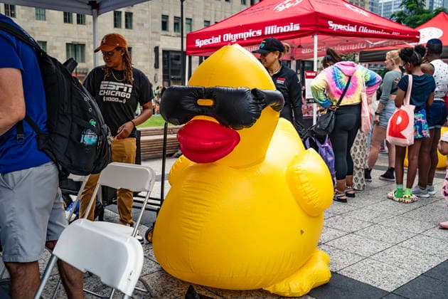 August 6, 2026, Chicago, Illinois, USA: 2026 Chicago Ducky Derby to benefit Special Olimpics. More than 90,000 rubber ducks were dumped into the Chicago River and later collected by the volunteers. Chicago USA - ZUMAk205 20260806_zmp_k205_074 Copyright: xSandraxKozintsevax