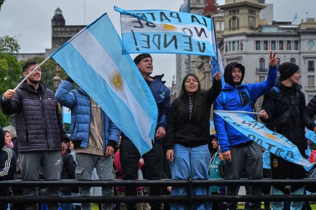 Demonstration held in Buenos Aires against government s Private Property bill BUENOS AIRES, ARGENTINA - AUGUST 6: Demonstrators clash with police forces outside the National Congress during a massive mobilization called by social, union, and political organizations to reject the government s Inviolability of Private Property bill, in Buenos Aires, Argentina on August 6, 2026. Tensions escalated when a group of protesters began throwing objects at the security personnel, prompting the police to deploy water cannons to disperse the crowd outside the Legislative Palace. Although the ruling party withdrew the controversial Land Law chapter to unblock the debate in the Senate, the organizers maintain their protest, demanding that the entire  Copyright: x2026xAnadoluxLucianoxGonzalezx