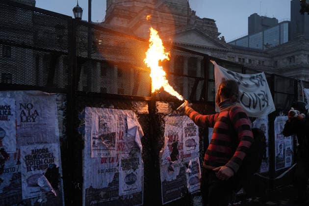Demonstration held in Buenos Aires against government s Private Property bill BUENOS AIRES, ARGENTINA - AUGUST 6: Demonstrators clash with police forces outside the National Congress during a massive mobilization called by social, union, and political organizations to reject the government s Inviolability of Private Property bill, in Buenos Aires, Argentina on August 6, 2026. Tensions escalated when a group of protesters began throwing objects at the security personnel, prompting the police to deploy water cannons to disperse the crowd outside the Legislative Palace. Although the ruling party withdrew the controversial Land Law chapter to unblock the debate in the Senate, the organizers maintain their protest, demanding that the entire  Copyright: x2026xAnadoluxLucianoxGonzalezx