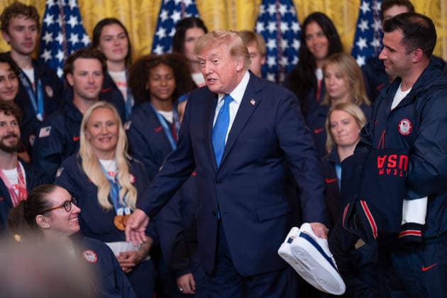 President Trump Hosts Team USA Olympians at White House United States President Donald J Trump greets U.S. Olympic athletes in the East Room of the White House in Washington, DC, USA, on Thursday, August 6, 2026. President Trump is hosting a ceremony for Team USA Olympians who competed in the 2026 Olympic Winter Games in Italy. Credit: Aaron Schwartz Pool via CNP Washington District of Columbia United States  Copyright: xPool ABACAx
