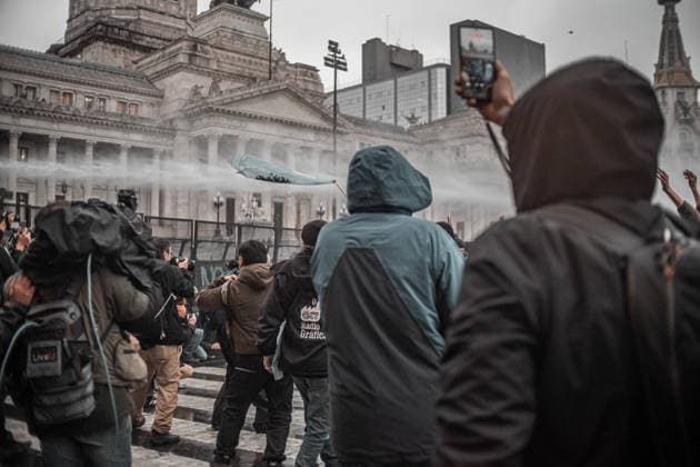 August 6, 2026, Caba, Buenos Aires, Argentina: Argentine security forces confront demonstrators outside the National Congress in Buenos Aires as the Senate debates the so-called Inviolability of Private Property bill. The protest took place amid heavy security and barriers surrounding the congressional building. Caba Argentina - ZUMAf175 20260806_zip_f175_009 Copyright: xDaniellaxFernandezxRealinx