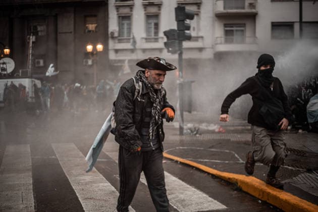 August 6, 2026, Caba, Buenos Aires, Argentina: Argentine security forces confront demonstrators outside the National Congress in Buenos Aires as the Senate debates the so-called Inviolability of Private Property bill. The protest took place amid heavy security and barriers surrounding the congressional building. Caba Argentina - ZUMAf175 20260806_zip_f175_021 Copyright: xDaniellaxFernandezxRealinx