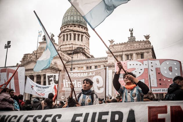 August 6, 2026, Caba, Buenos Aires, Argentina: Argentine security forces confront demonstrators outside the National Congress in Buenos Aires as the Senate debates the so-called Inviolability of Private Property bill. The protest took place amid heavy security and barriers surrounding the congressional building. Caba Argentina - ZUMAf175 20260806_zip_f175_031 Copyright: xDaniellaxFernandezxRealinx