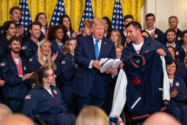 August 6, 2026, Washington, District Of Columbia, United States: President DONALD TRUMP welcomes Team USA Olympians and Paralympians to the White House following the 2026 Milano Cortina Winter Olympic and Paralympic Games. Washington United States - ZUMAk206 20260806_znp_k206_014 Copyright: xMattxKaminskyx