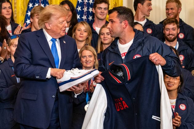 August 6, 2026, Washington, District Of Columbia, United States: FRANK DEL DUCA presents President DONALD TRUMP with a Team USA jacket and shoes during a White House event honoring Olympians and Paralympians following the 2026 Milano Cortina Winter Olympic and Paralympic Games. Washington United States - ZUMAk206 20260806_znp_k206_026 Copyright: xMattxKaminskyx