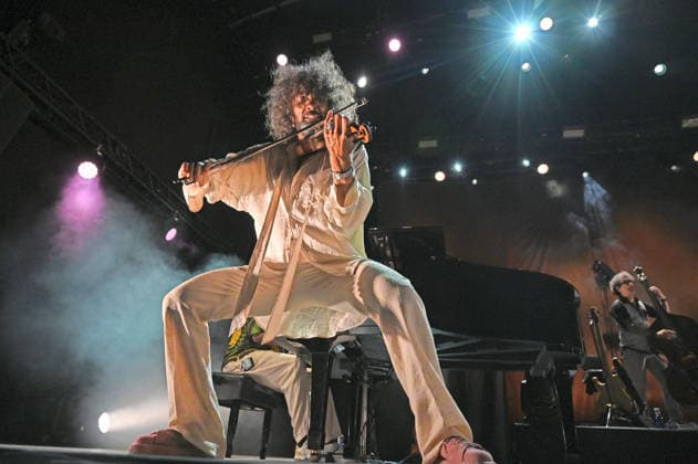 Ara Malikian performs in Sitges (Barcelona) before 2000 people - 06 Aug 2026 Violinist Ara Malikian seen during his performance at the Terramar CaixaBank Festival. Lebanese violinist Ara Malikian performed before 2000 people at the Terramar CaixaBank Festival in Sitges (Barcelona). Ara Malikian (Beirut, September 14, 1968) is a Lebanese violinist of Armenian descent based in Spain, considered one of the most virtuosic and original violinists of his generation. Sitges Spain Copyright: xRamonxCostax xSOPAxImagesx AraMalikianperformsinSitgesbefore2000people_Sitges_RamonCosta_August_6_2026 (10)