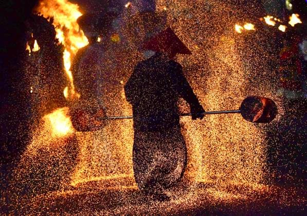 HUILI, CHINA - AUGUST 06: A performer shakes iron nets with hot charcoals to create sparks during a torch festival celebration on August 6, 2026 in Huili, Liangshan Yi Autonomous Prefecture, Sichuan Province of China. The festival aims to celebrate the traditional Torch Festival with various cultural activities.  Copyright: xChinaxNewsxServicex 111658559568