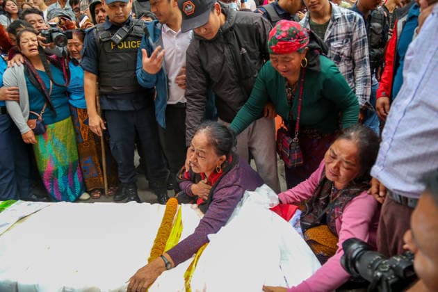 KATHMANDU, NEPAL - AUGUST 06: Family members of Pur Bahadur Gurung, a Nepali climber killed in an avalanche on Broad Peak, mourns as his body arrives at Tribhuvan International Airport on August 6, 2026. Gurung was part of a 10-member international expedition that was caught in an avalanche while climbing Broad Peak, resulting in the deaths of all team members.  Copyright: xChinaxNewsxServicex 111658513464