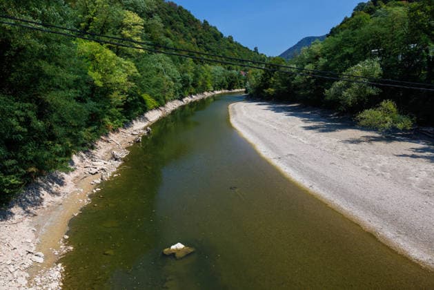 Drought in Slovenia - 06 Aug 2026 The low water level of Savinja river is seen in Zidani Most. Slovenia faces record low water levels due to longlasting drought and a recent heatwave, causing the Kröko Nuclear Power Plant to reduce power and a temporary suspension of fishing on several rivers. Zidani Most Slovenia Copyright: xLukaxDakskoblerx xSOPAxImagesx LUDAKS-6482