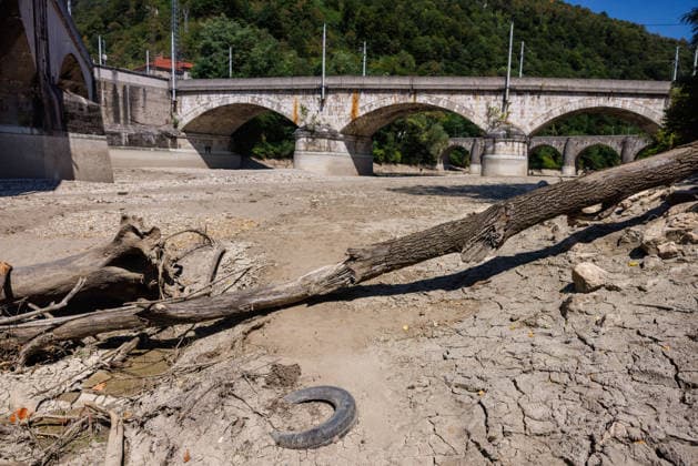 Drought in Slovenia - 06 Aug 2026 A mostly dry riverbed of Savinja river near its confluence with Sava river is seen in Zidani Most. Slovenia faces record low water levels due to longlasting drought and a recent heatwave, causing the Kröko Nuclear Power Plant to reduce power and a temporary suspension of fishing on several rivers. Zidani Most Slovenia Copyright: xLukaxDakskoblerx xSOPAxImagesx LUDAKS-6681
