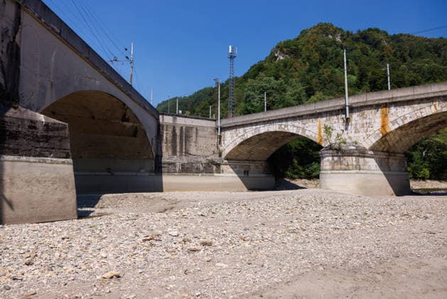 Drought in Slovenia - 06 Aug 2026 A mostly dry riverbed of Savinja river near its confluence with Sava river is seen in Zidani Most. Slovenia faces record low water levels due to longlasting drought and a recent heatwave, causing the Kröko Nuclear Power Plant to reduce power and a temporary suspension of fishing on several rivers. Zidani Most Slovenia Copyright: xLukaxDakskoblerx xSOPAxImagesx LUDAKS-6735