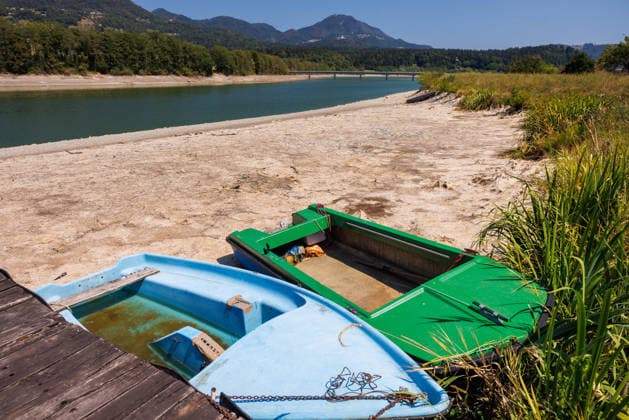 Drought in Slovenia - 06 Aug 2026 Boats are seen stranded in a partially dry riverbed of Sava river near Vrhovo hydro power plant. Slovenia faces record low water levels due to longlasting drought and a recent heatwave, causing the Kröko Nuclear Power Plant to reduce power and a temporary suspension of fishing on several rivers. Vrhovo Slovenia Copyright: xLukaxDakskoblerx xSOPAxImagesx LUDAKS-7243