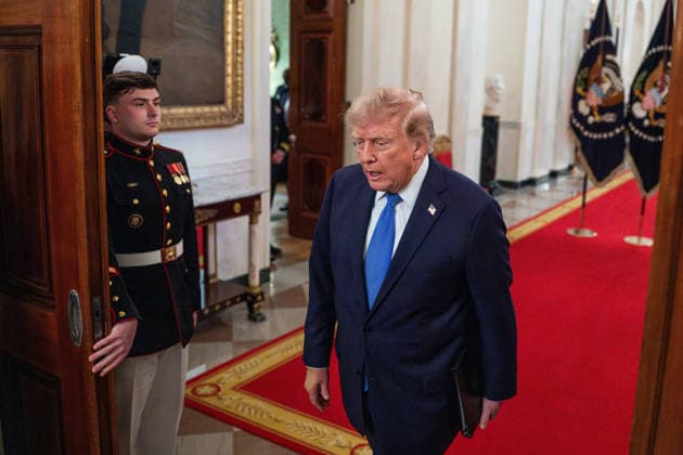 August 6, 2026, Washington, District Of Columbia, USA: United States President Donald J Trump arrives to the East Room of the White House in Washington, DC, USA, on Thursday, August 6, 2026. President Trump is hosting a ceremony for Team USA Olympians who competed in the 2026 Olympic Winter Games in Italy Washington USA - ZUMAs152 20260806_faa_s152_101 Copyright: xAaronxSchwartzx-xPoolxviaxCNPx