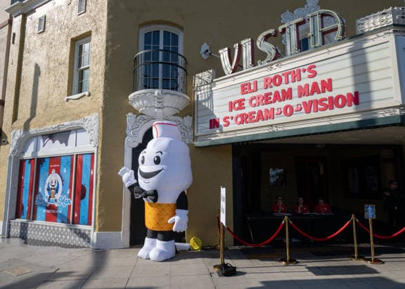 August 6, 2026, Los Angeles, California, USA: Exterior view of The Vista Theater Eli Roth s ICE CREAM MAN Los Angeles red carpet premiere. Los Angeles USA  - ZUMAb173 20260806_aap_b173_034 Copyright: xBillyxBennightx