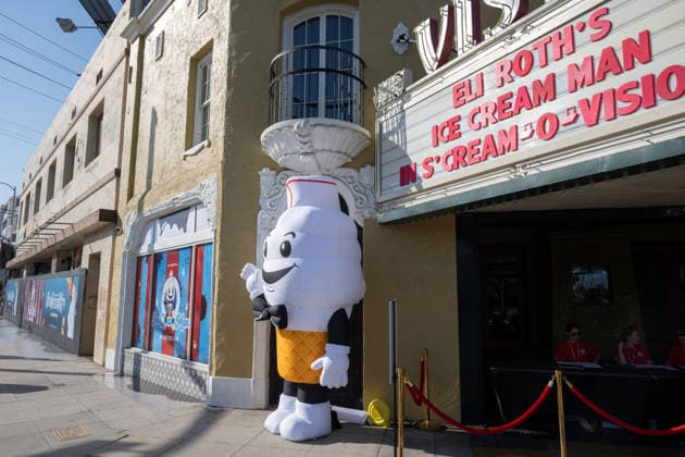 August 6, 2026, Los Angeles, California, USA: Exterior view of The Vista Theater Eli Roth s ICE CREAM MAN Los Angeles red carpet premiere. Los Angeles USA  - ZUMAb173 20260806_aap_b173_038 Copyright: xBillyxBennightx