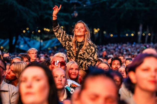 Lewis Capaldi live at SmukFest 2026 Skanderborg, Denmark. 06th, August 2026. Festival goers seen at a live concert with the Scottish singer and songwriter Lewis Capaldi during the Danish music festival SmukFest 2026 in Skanderborg. Denmark, Skanderborg  Copyright: xGonzalesxPhoto RolfxMeldgaardx