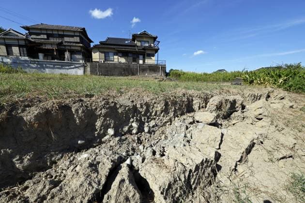 Aftermath of strong earthquake in Kumamoto Photo taken on Aug. 6, 2026, shows fissures in a farmland in Yatsushiro, Kumamoto Prefecture, following a powerful earthquake that struck the southwestern Japan prefecture on July 28.  A14AA0005625285P
