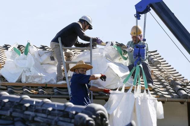 Aftermath of strong earthquake in Kumamoto Workers remove roof tiles from a damaged house in Yatsushiro, Kumamoto Prefecture, on Aug. 6, 2026, after a powerful earthquake struck the southwestern Japan prefecture on July 28.  A14AA0005625309P