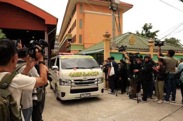 2 dead, 15 injured in school shooting in Thailand’s Nonthaburi province BANGKOK, THAILAND - AUGUST 7: An ambulance drives out of Debsirin Nonthaburi School following a school shooting in Bang Kruai district, Nonthaburi province, north of Bangkok, Thailand on August 7, 2026. Valeria Mongelli Anadolu Bangkok Thailand. Editorial use only. Please get in touch for any other usage.  Copyright: x2026xAnadoluxValeriaxMongellix