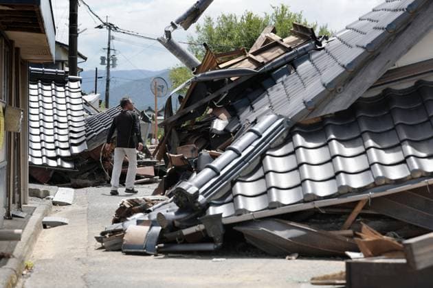 Aftermath of strong earthquake in Kumamoto Collapsed houses are pictured in Yatsushiro, Kumamoto Prefecture, on Aug. 7, 2026, after a powerful earthquake struck the southwestern Japan prefecture on July 28.  A14AA0005625322P