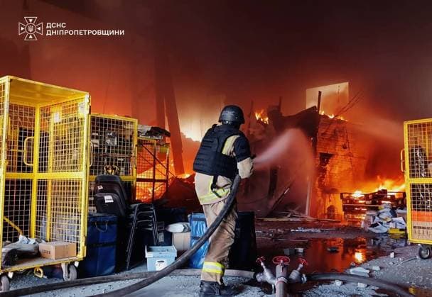 Five killed, 16 injured in Russian attacks over the past day in Dnipropetrovsk DNIPROPETROVSK, UKRAINE - AUGUST 06: (----EDITORIAL USE ONLY - MANDATORY CREDIT - UKRAINE STATE EMERGENCY SERVICE HANDOUT - NO MARKETING NO ADVERTISING CAMPAIGNS - DISTRIBUTED AS A SERVICE TO CLIENTS----) Firefighters battle the fire that broke out after Russian attacks that killed 5 and injured 16 in Dnipropetrovsk, Ukraine on August 06, 2026. Russian forces reportedly shelled five districts nearly 60 times. The attacks caused casualties in Kamianske, Pavlohrad, Nikopol, and Kryvyi Rih districts, while a combine harvester and around 10 homes were damaged in the Synelnykove district. State Emergency Service of Ukraine Handout Anadolu Dnipropetrovsk Ukrai  Copyright: x2026xAnadoluxStatexEmergencyxServicexofxUkrainex xHandoutx