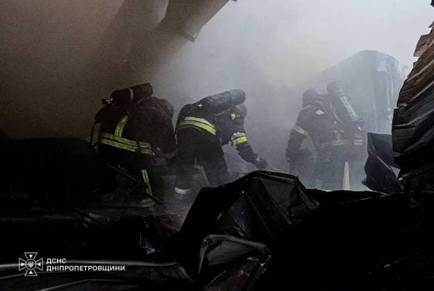 Five killed, 16 injured in Russian attacks over the past day in Dnipropetrovsk DNIPROPETROVSK, UKRAINE - AUGUST 06: (----EDITORIAL USE ONLY - MANDATORY CREDIT - UKRAINE STATE EMERGENCY SERVICE HANDOUT - NO MARKETING NO ADVERTISING CAMPAIGNS - DISTRIBUTED AS A SERVICE TO CLIENTS----) Firefighters battle the fire that broke out after Russian attacks that killed 5 and injured 16 in Dnipropetrovsk, Ukraine on August 06, 2026. Russian forces reportedly shelled five districts nearly 60 times. The attacks caused casualties in Kamianske, Pavlohrad, Nikopol, and Kryvyi Rih districts, while a combine harvester and around 10 homes were damaged in the Synelnykove district. State Emergency Service of Ukraine Handout Anadolu Dnipropetrovsk Ukrai  Copyright: x2026xAnadoluxStatexEmergencyxServicexofxUkrainex xHandoutx