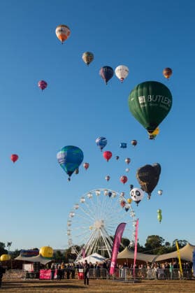 August 7, 2026, Bristol, Bristol, UK: Bristol, UK. Hot air balloons take off in a mass ascent from Ashton Court on Friday morning for the official opening of the 2026 48th Bristol International Balloon Fiesta in partnership with Albert Goodman which takes place from from Friday, August 7, to Sunday, August 9, with mass ascents and night glows celebrating the city of Bristol and its heritage links to hot air ballooning. There will be an expanded special shapes line-up featuring beloved classics, recent favourites and new additions. Bristol UK  - ZUMAl94_ 20260807_zaf_l94_015 Copyright: xSimonxChapmanx
