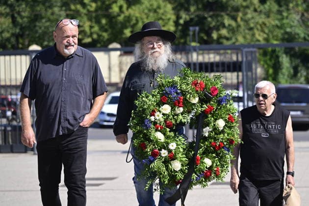 Last farewell to Czech artist Milan Knizak took place at the Strasnice Crematorium, in Prague, Czech Republic, on August 7, 2026. In the middle is seen former dissident Frantisek Cunas Starek. (CTKxPhoto RomanxVondrous) CTKPhotoP2026080702830  CTKPhotoP2026080702830