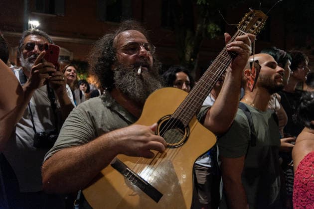 Flowers and Messages Outside Francesco Guccini s Home - Bologna Fans gather in front of Francesco Guccini s former home at Via Fabbri 43 in Bologna, Italy on August 6, 2026, to sing his songs together following his death. Photo by Leonardo Garavaglia LiveMedia IPA ABACAPRESS.COM Bologna Italy  Copyright: xIPA ABACAx