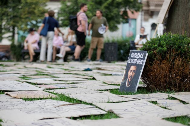 Placard Features Photograph Of Volodymyr Zelenskyy At Rally Against Dismissal Of Mykhailo Fedorov - Kyiv A placard features the photograph of Ukrainian President Volodymyr Zelenskyy during a peaceful protest against the dismissal of Mykhailo Fedorov from the post of Ukraine s Defence Minister in Ivana Franka Square outside the Ivan Franko National Academic Drama Theatre, close to the Office of the President, Kyiv, Ukraine on August 6, 2026. Large-scale cardboard rallies in support of former Defence Minister Mykhailo Fedorov have been held in Kyiv and other cities across Ukraine for 22 consecutive days. On July 14, 2026, the Ukrainian Parliament accepted the resignation of Prime Minister Yuliia Svyrydenko, leading to the resignation of the  Copyright: xUkrinform ABACAx