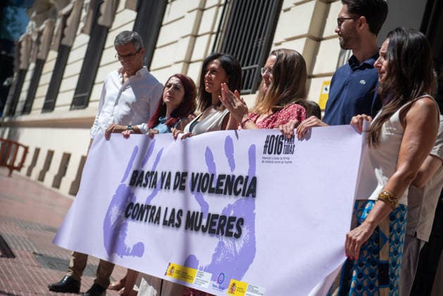 Minute of Silence for the Femicides of Two Women in Asturias and Murcia The Government Subdelegate for the Community of Madrid, Pilar Trinidad Núnez, during a minute of silence for the femicides of two women in Asturias and Murcia, allegedly resulting from gender-based violence, on August 7, 2026, in Madrid, Spain. In Asturias, the victim was a 50-year-old woman, allegedly murdered by her 49-year-old ex-partner. Meanwhile, in Murcia, the victim was a 44-year-old woman, allegedly murdered by her 38-year-old ex-partner. The victim had a minor daughter. Both cases occurred on August 5, and there had been previous reports of gender-based violence. AUGUST 7, 2026 Fernando Sá Madrid, Madrid, Spain  Copyright: xFernandoxSanchezx 7704863