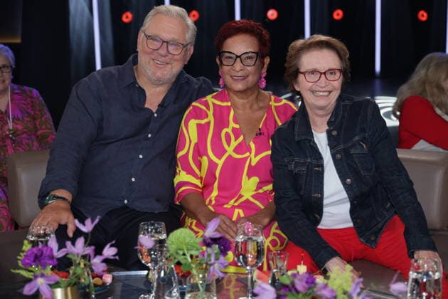 RECORD DATE NOT STATED NDR TALKSHOW 26.06.2026 Boris Rogosch, Helga Mandel und Gretta Guilarte, Gründer und Köchinnen von OmaLiebe e.V. , Aufzeichnung der NDR Talkshow aus dem Studio Lokstedt (Sperrfrist bis 08.07.26!), Hamburg, 26.06.2026 *** NDR TALK SHOW June 26, 2026 Boris Rogosch, Helga Mandel and Gretta Guilarte, founders and chefs of OmaLiebe e.V., recording of the NDR talk show from Studio Lokstedt; embargo until July 8, 2026, Hamburg, June 26, 2026 Copyright: xEventpressxMPx