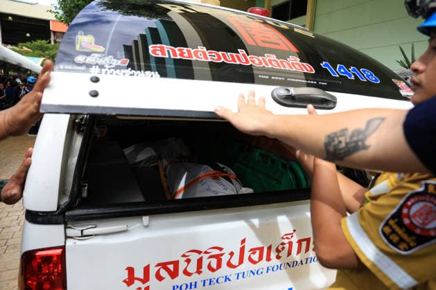 Death toll rises to 8 in Thailand school shooting BANGKOK, THAILAND - AUGUST 7: The body of one of the victims is carried from the premises of Debsirin Nonthaburi School following a shooting in Bang Kruai district, Nonthaburi province, north of Bangkok, Thailand, on August 7, 2026. The death toll from the school shooting rose to eight, Thai Prime Minister Anutin Charnvirakul said. Valeria Mongelli Anadolu Bangkok Thailand. Editorial use only. Please get in touch for any other usage.  Copyright: x2026xAnadoluxValeriaxMongellix