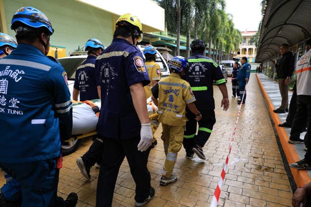 Death toll rises to 8 in Thailand school shooting BANGKOK, THAILAND - AUGUST 7: The body of one of the victims is carried from the premises of Debsirin Nonthaburi School following a shooting in Bang Kruai district, Nonthaburi province, north of Bangkok, Thailand, on August 7, 2026. The death toll from the school shooting rose to eight, Thai Prime Minister Anutin Charnvirakul said. Valeria Mongelli Anadolu Bangkok Thailand. Editorial use only. Please get in touch for any other usage.  Copyright: x2026xAnadoluxValeriaxMongellix