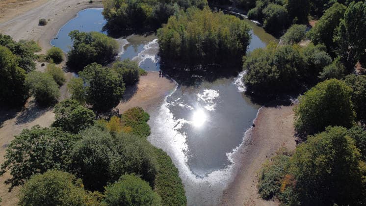 Drought affects ponds in London parks LONDON, UNITED KINGDOM - AUGUST 7: An aerial view shows reduced water levels at Seven Islands Pond in Mitcham Common amid hot weather and drought conditions in London, United Kingdom, on August 7, 2026. Water levels in ponds across the capital’s parks have fallen as the prolonged dry conditions continue. Rasid Necati Aslim Anadolu London United Kingdom. Editorial use only. Please get in touch for any other usage.  Copyright: x2026xAnadoluxRasidxNecatixAslimx