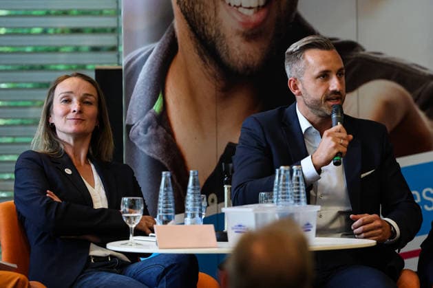 Fraktionsvorsitzender Ulrich Siegmund (AfD, Sachsen Anhalt) und Dr. Claudia Wittig (BSW) - Wahlforum Mittelstand des Liberalen Mittelstand Sachsen-Anhalt e.V. im Seminarhotel in Halberstadt (Sachsen-Anhalt) *** Ulrich Siegmund, AfD parliamentary group leader for Saxony-Anhalt, and Dr. Claudia Wittig of BSW, the Small Business Forum of the Liberal Small Business Association of Saxony-Anhalt e.V., at the Seminarhotel in Halberstadt, Saxony-Anhalt