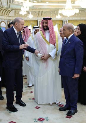 Turkiye, Saudi Arabia and Pakistan sign trilateral joint defense agreement MECCA, SAUDI ARABIA - AUGUST 7: (----EDITORIAL USE ONLY - MANDATORY CREDIT - TURKISH PRESIDENCY MURAT CETINMUHURDAR HANDOUT - NO MARKETING NO ADVERTISING CAMPAIGNS - DISTRIBUTED AS A SERVICE TO CLIENTS----) Turkish President Recep Tayyip Erdogan (L), Saudi Crown Prince Mohammed bin Salman (C) and Pakistani Prime Minister Shehbaz Sharif (R) sign a trilateral joint defense agreement in Mecca, Saudi Arabia, on August 7, 2026. TUR Presidency Murat Cetinmuhurdar Anadolu Mecca Saudi Arabia. Editorial use only. Please get in touch for any other usage.  Copyright: x2026xAnadoluxTURxPresidencyx MuratxCetinmuhurdarx
